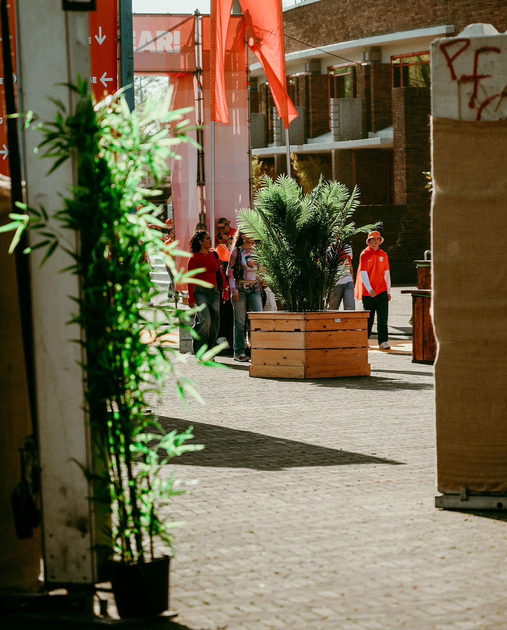 Levensechte kunstplanten gebruikt als decoratie op diverse evenementen, die zorgen voor een stijlvolle en onderhoudsvrije groene sfeer.